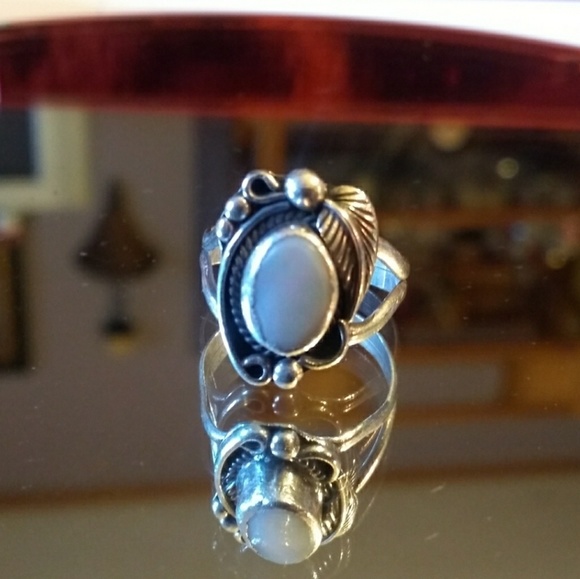SIGNED Native American Sterling Silver MOP Mother of Pearl Ring VINTAGE - Picture 2 of 8